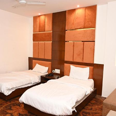 Billionaire Inn Faridabad Bagian luar foto