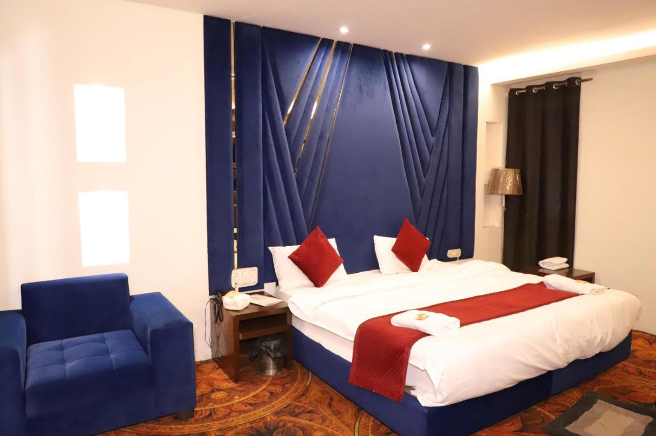 Billionaire Inn Faridabad Bagian luar foto