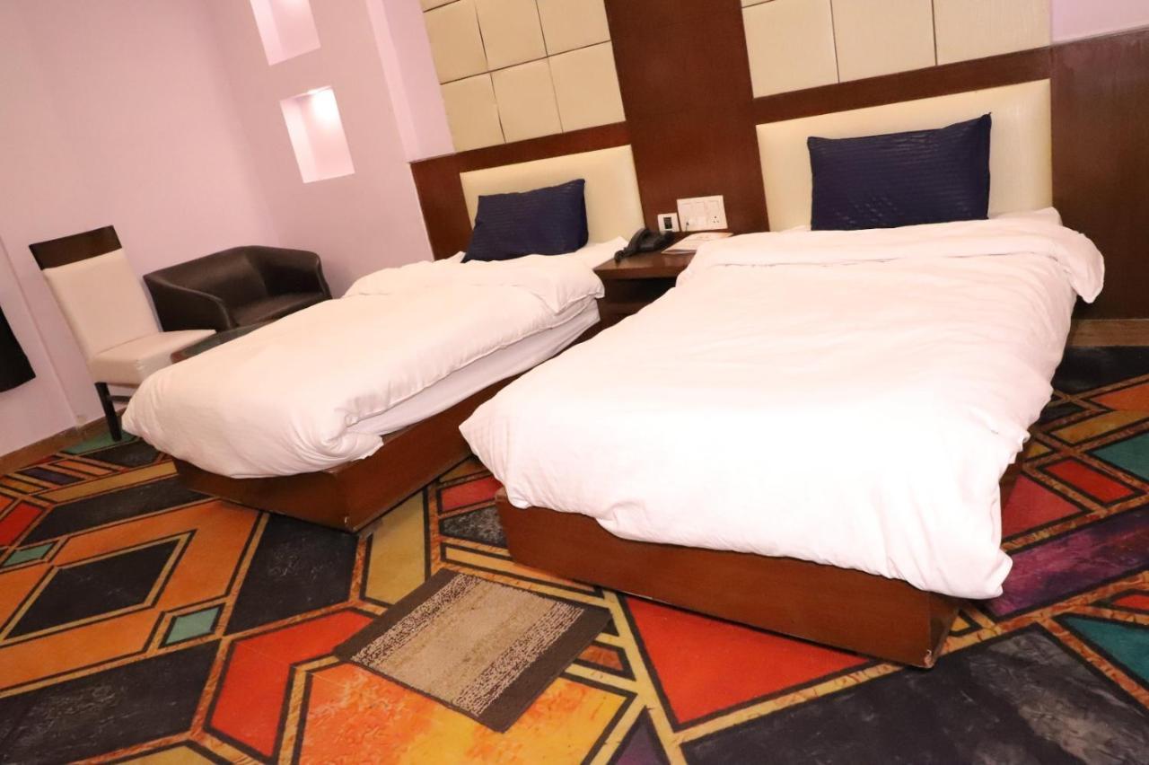 Billionaire Inn Faridabad Bagian luar foto