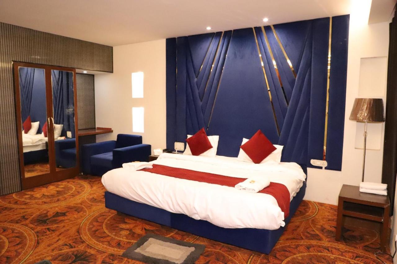 Billionaire Inn Faridabad Bagian luar foto